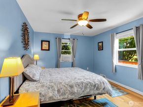 11729 Phinney Avenue N, Seattle WA 98133