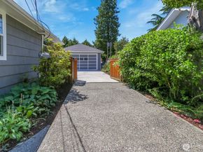 11729 Phinney Avenue N, Seattle WA 98133