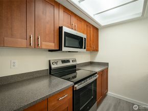 12617 NE 130th Way E303, Kirkland WA 98034