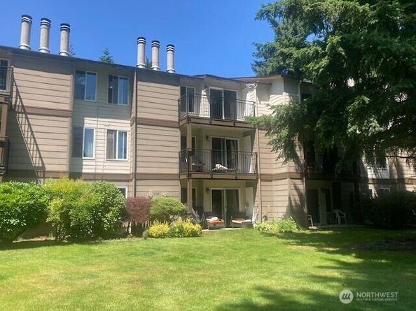 12617 NE 130th Way E303, Kirkland WA 98034