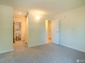 12617 NE 130th Way E303, Kirkland WA 98034