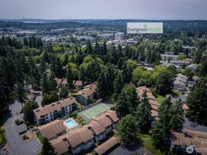 12617 NE 130th Way E303, Kirkland WA 98034
