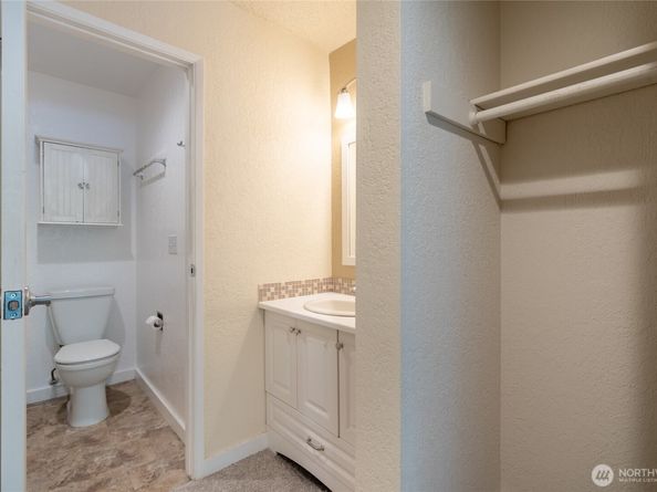 12617 NE 130th Way E303, Kirkland WA 98034