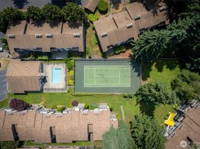 12617 NE 130th Way E303, Kirkland WA 98034
