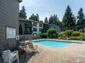 12617 NE 130th Way E303, Kirkland WA 98034