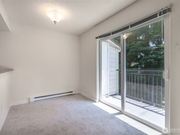 12617 NE 130th Way E303, Kirkland WA 98034