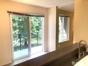 12617 NE 130th Way E303, Kirkland WA 98034