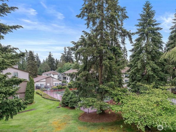 12617 NE 130th Way E303, Kirkland WA 98034