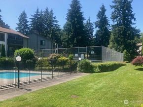 12617 NE 130th Way E303, Kirkland WA 98034