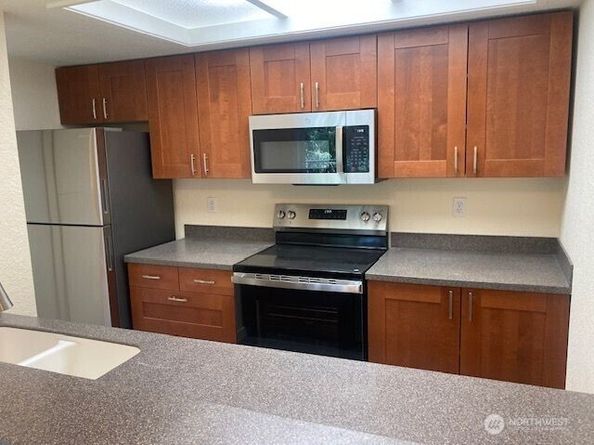 12617 NE 130th Way E303, Kirkland WA 98034