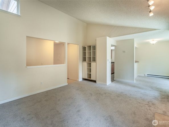 12617 NE 130th Way E303, Kirkland WA 98034
