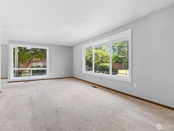 22 Riverview Drive NE, Auburn WA 98002