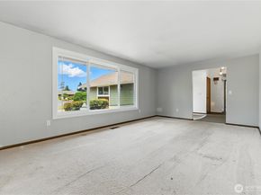 22 Riverview Drive NE, Auburn WA 98002