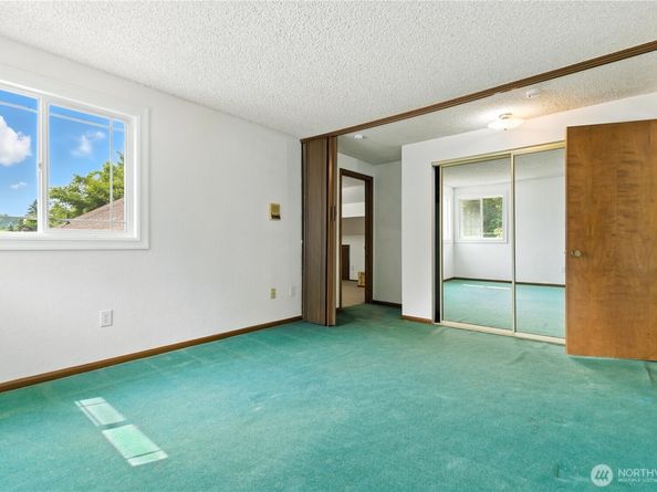 22 Riverview Drive NE, Auburn WA 98002