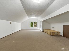 22 Riverview Drive NE, Auburn WA 98002