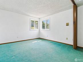 22 Riverview Drive NE, Auburn WA 98002