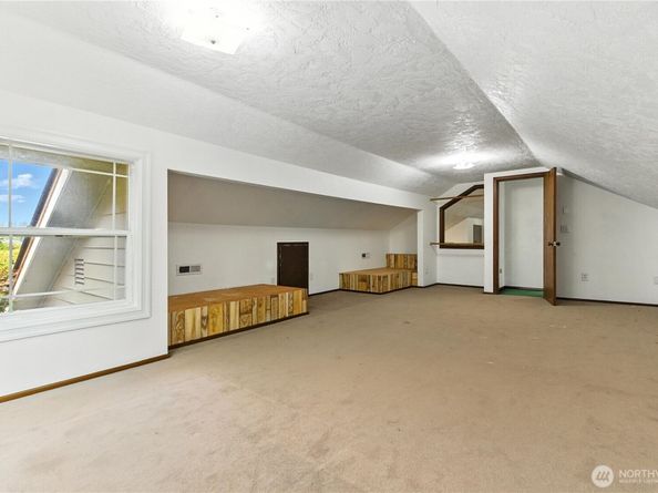 22 Riverview Drive NE, Auburn WA 98002