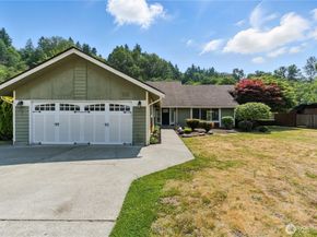 22 Riverview Drive NE, Auburn WA 98002
