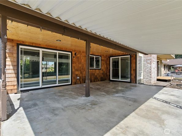 22 Riverview Drive NE, Auburn WA 98002