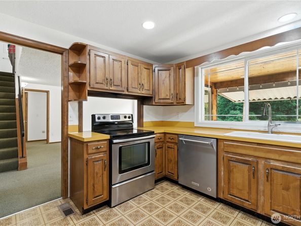22 Riverview Drive NE, Auburn WA 98002