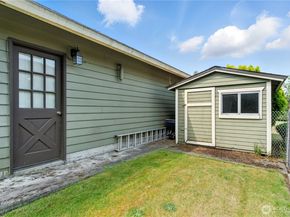 22 Riverview Drive NE, Auburn WA 98002