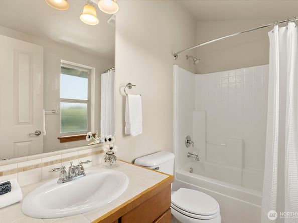 4415 40th Avenue SW, Seattle WA 98116