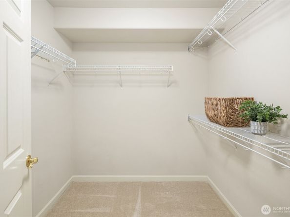 4535 Providence Point Place SE 202, Issaquah WA 98029