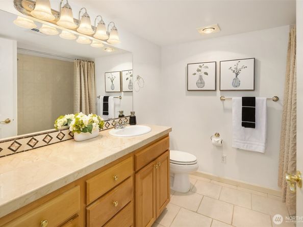 4535 Providence Point Place SE 202, Issaquah WA 98029