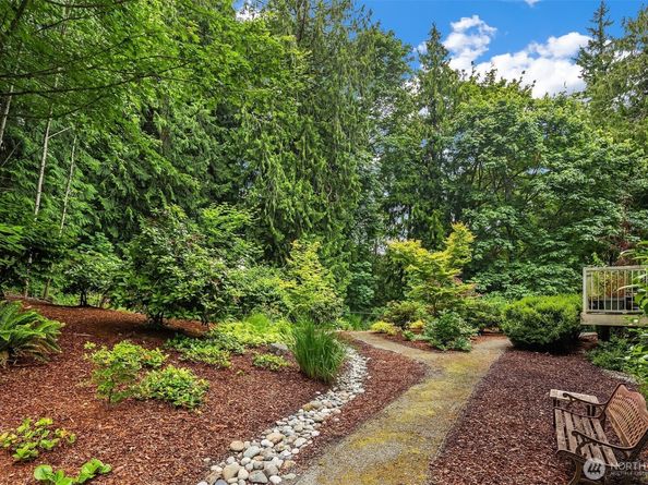 4535 Providence Point Place SE 202, Issaquah WA 98029