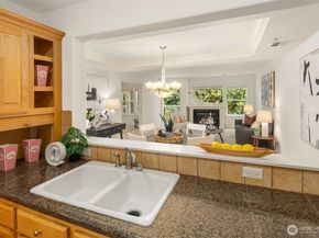 4535 Providence Point Place SE 202, Issaquah WA 98029