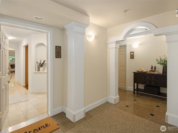 4535 Providence Point Place SE 202, Issaquah WA 98029