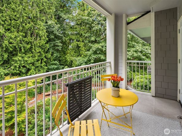 4535 Providence Point Place SE 202, Issaquah WA 98029