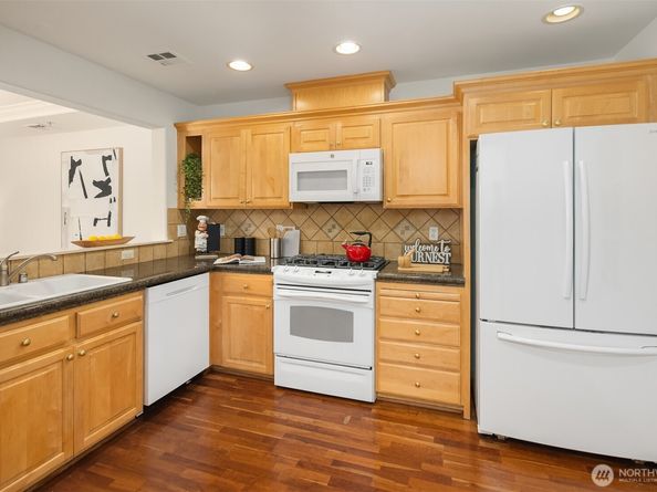 4535 Providence Point Place SE 202, Issaquah WA 98029