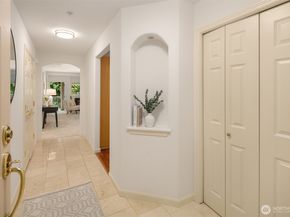 4535 Providence Point Place SE 202, Issaquah WA 98029