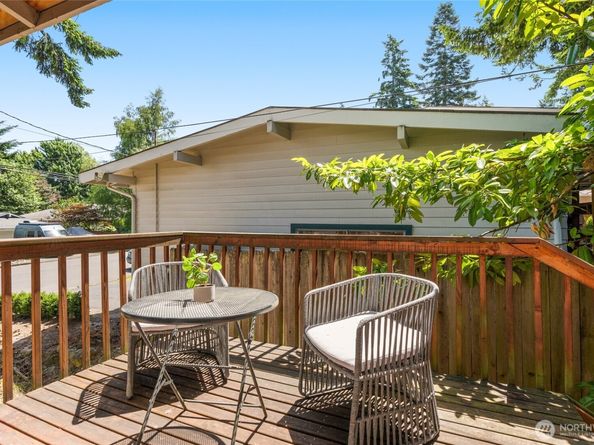 2127 170th Avenue NE, Bellevue WA 98008