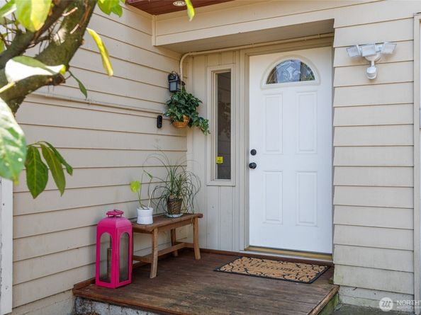2127 170th Avenue NE, Bellevue WA 98008
