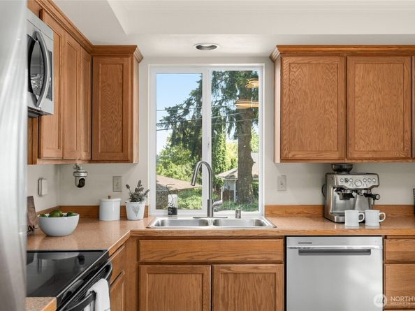 2127 170th Avenue NE, Bellevue WA 98008