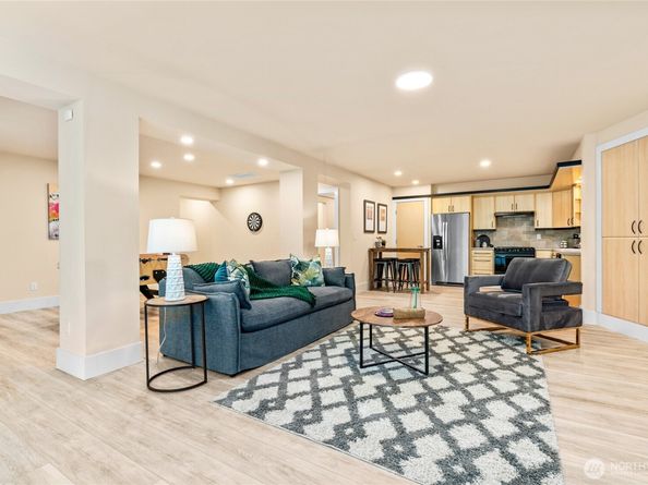 13730 Main Street, Bellevue WA 98005
