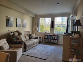 225 Logan Avenue S 106, Renton WA 98057