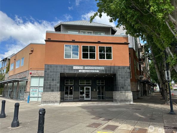 225 Logan Avenue S 106, Renton WA 98057