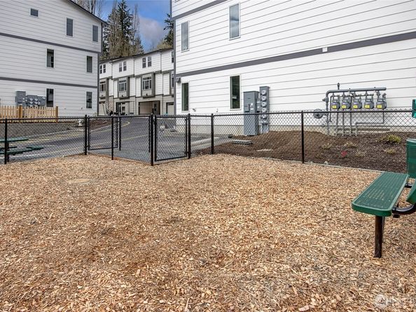 18717 68th Avenue NE 103, Kenmore WA 98028