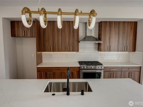 18717 68th Avenue NE 103, Kenmore WA 98028