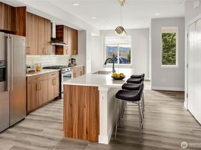 18717 68th Avenue NE 103, Kenmore WA 98028