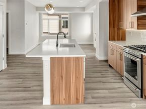 18717 68th Avenue NE 103, Kenmore WA 98028