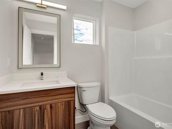 18717 68th Avenue NE 103, Kenmore WA 98028