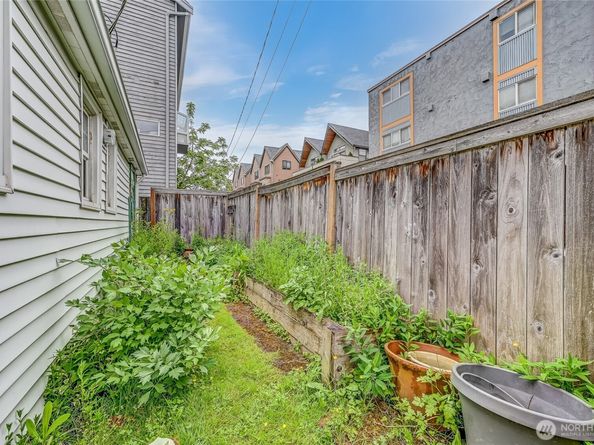 7868 Green Lake Drive N Unit 9, Seattle WA 98103