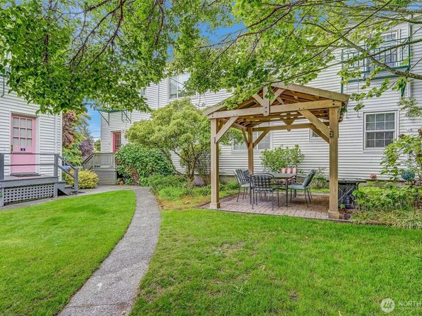 7868 Green Lake Drive N Unit 9, Seattle WA 98103