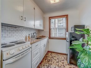 7868 Green Lake Drive N Unit 9, Seattle WA 98103