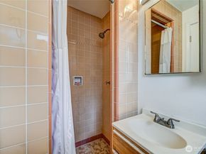 7868 Green Lake Drive N Unit 9, Seattle WA 98103