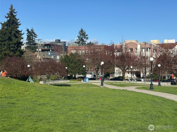 1107 E Denny Way B4, Seattle WA 98122